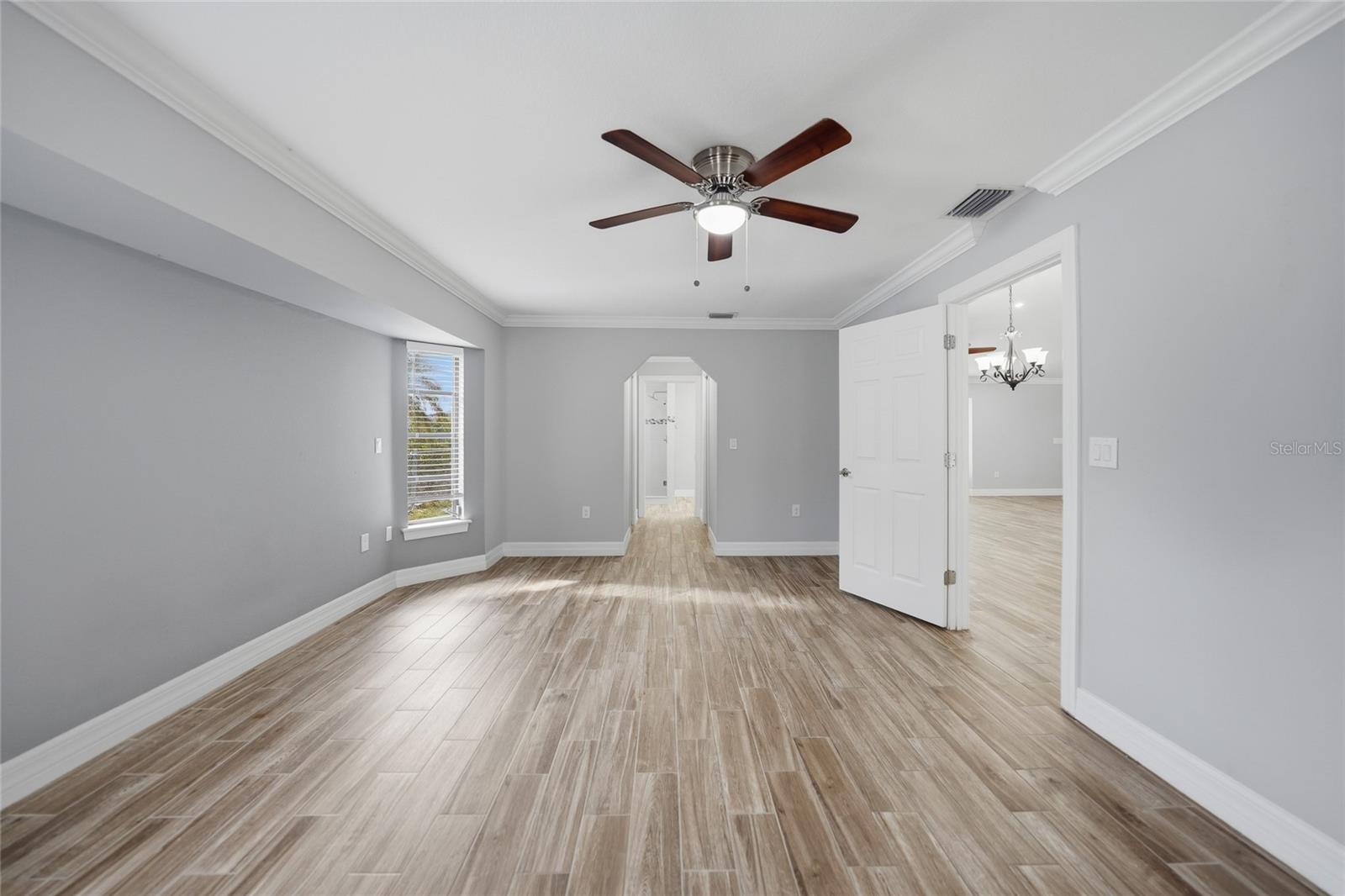 Image 17 of 25 For 20246 Hamilton Avenue