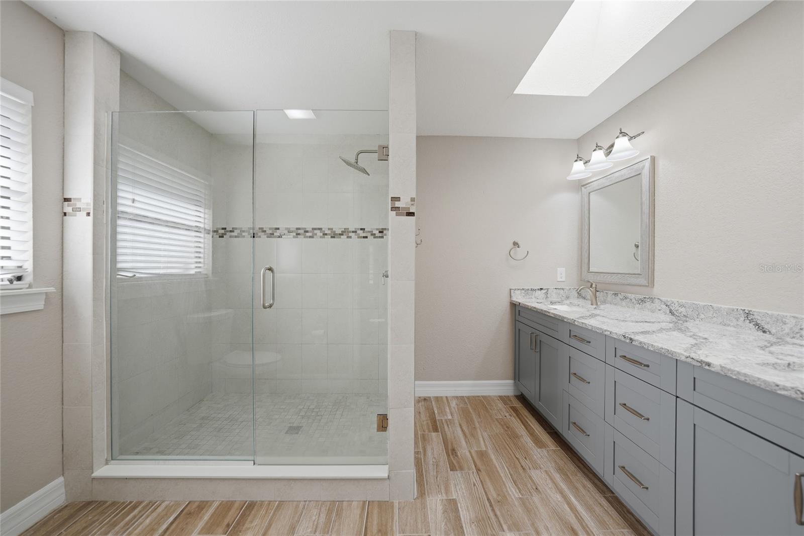 Image 18 of 25 For 20246 Hamilton Avenue