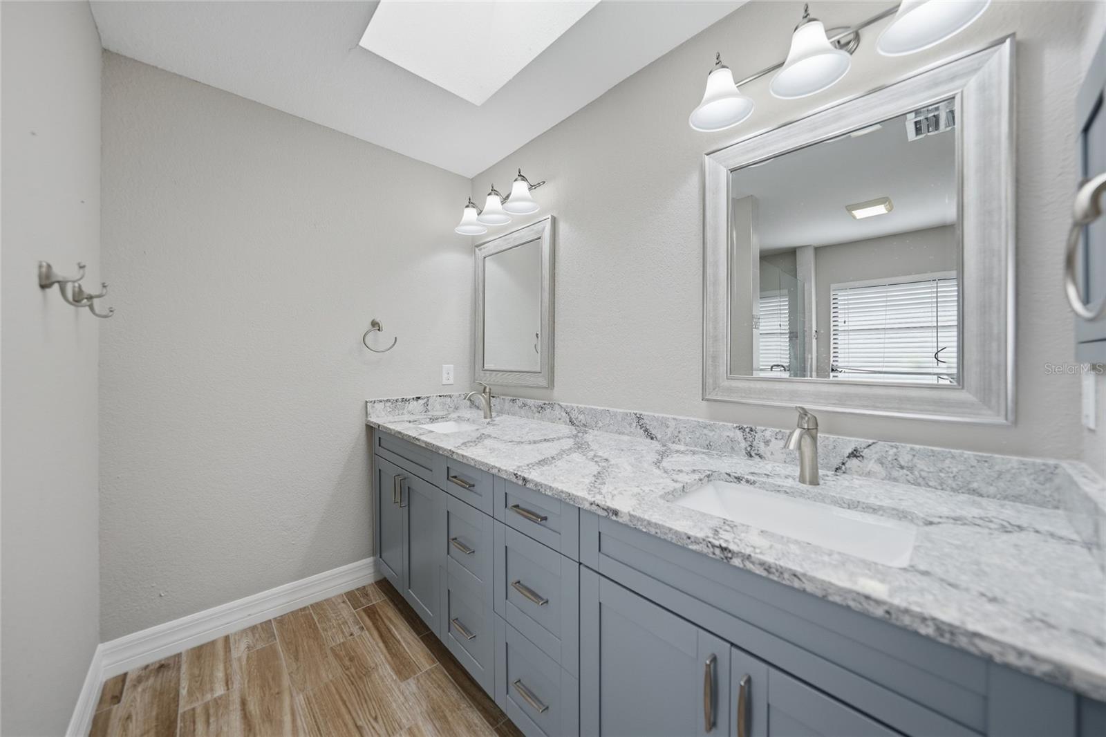 Image 19 of 25 For 20246 Hamilton Avenue