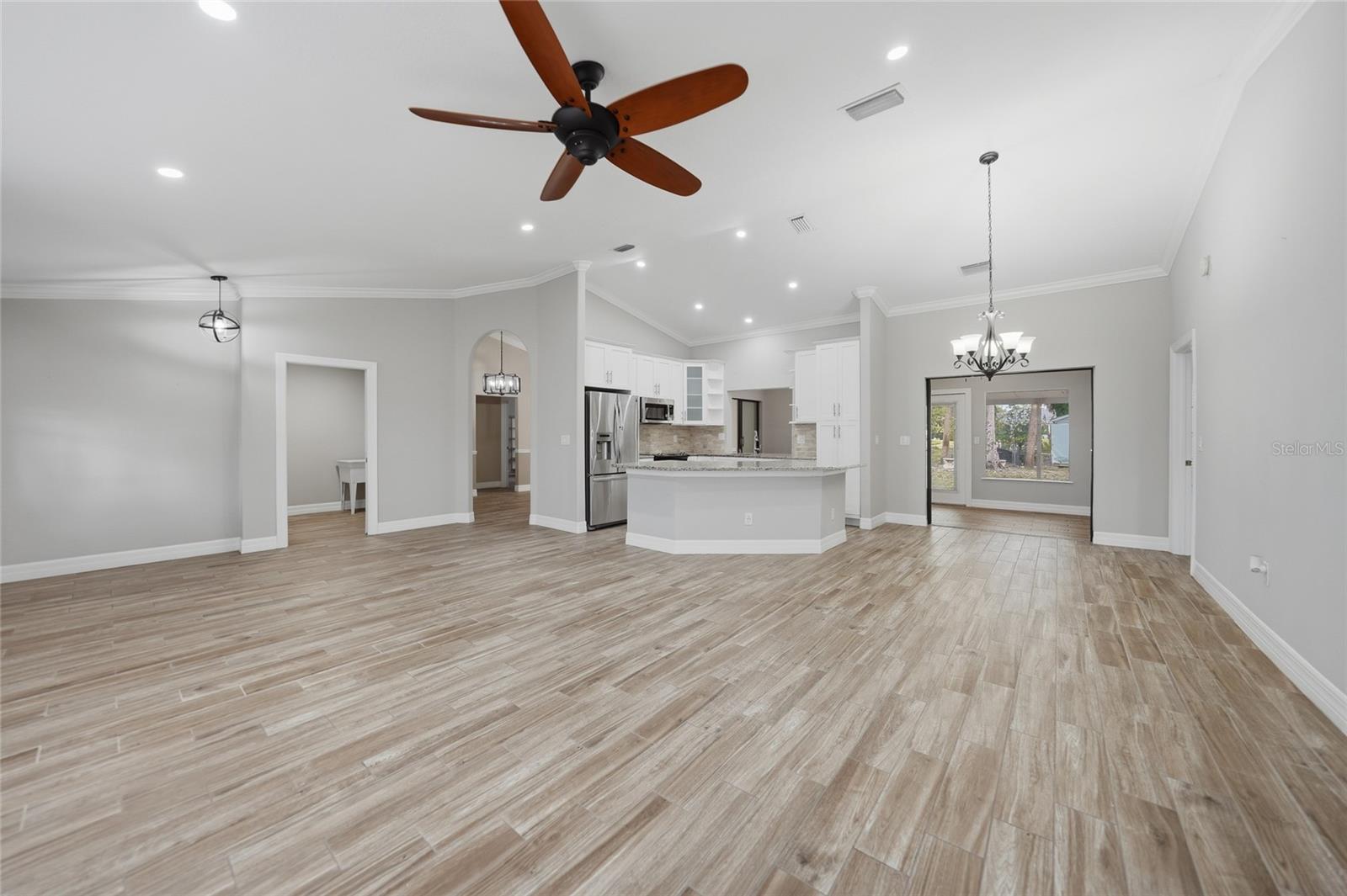 Image 3 of 25 For 20246 Hamilton Avenue