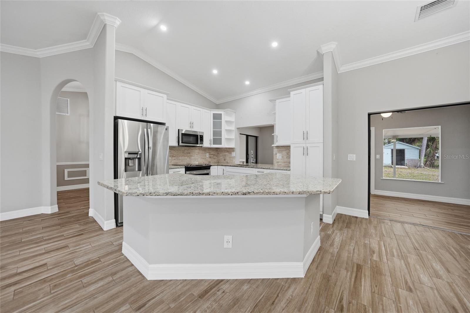 Image 5 of 25 For 20246 Hamilton Avenue