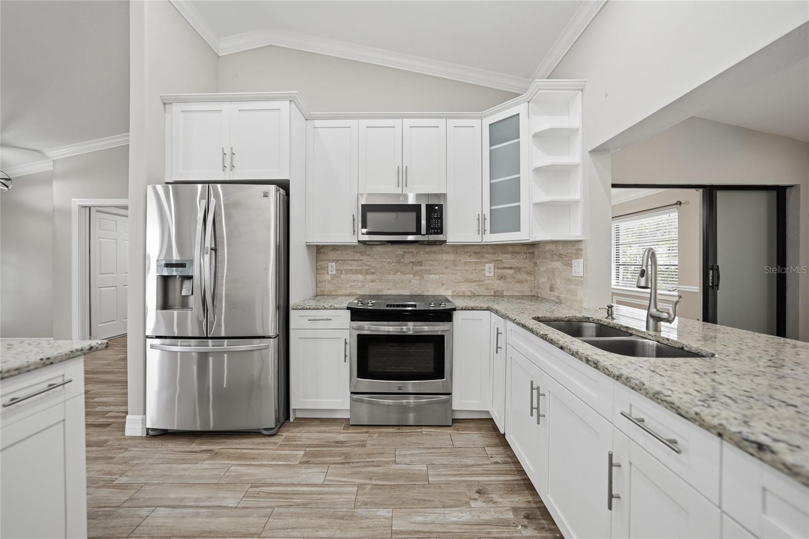 Image 6 of 25 For 20246 Hamilton Avenue