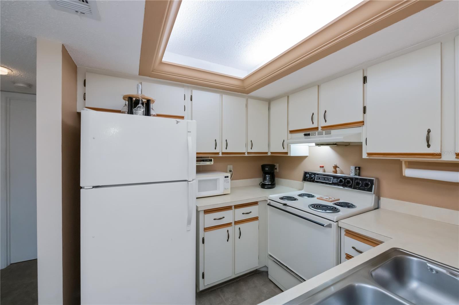 Image 25 of 47 For 19505 Quesada Avenue O207