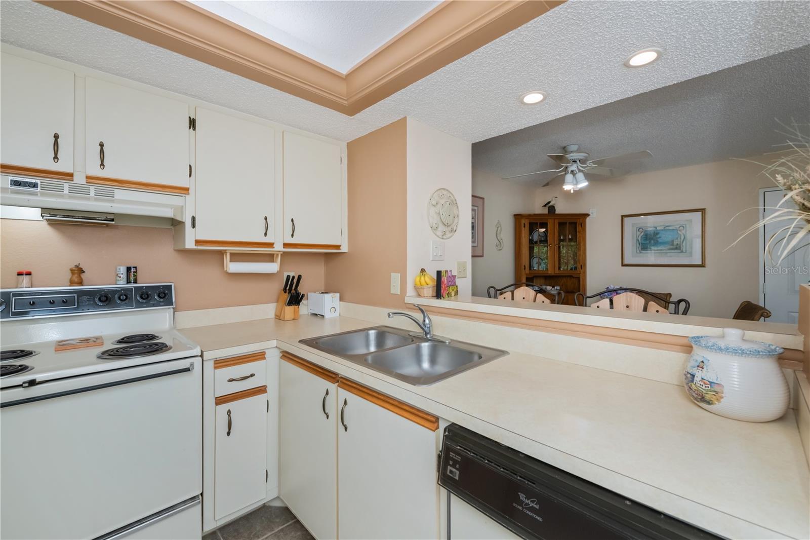 Image 27 of 47 For 19505 Quesada Avenue O207