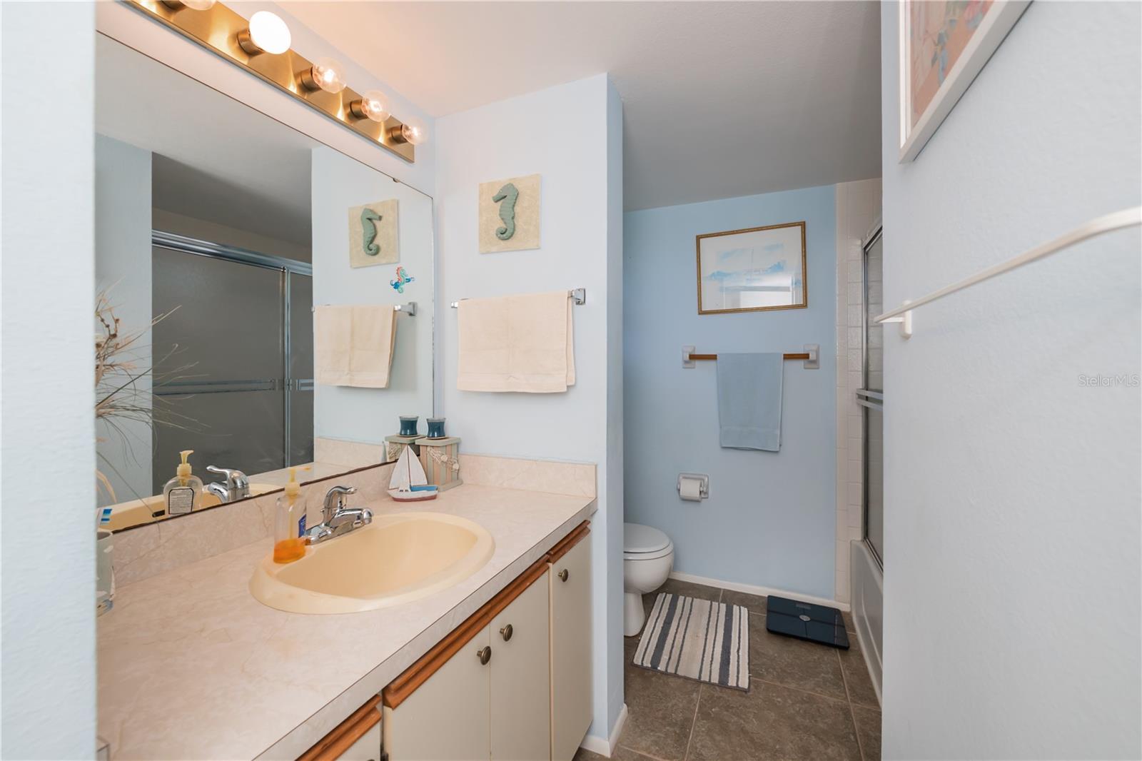 Image 36 of 47 For 19505 Quesada Avenue O207