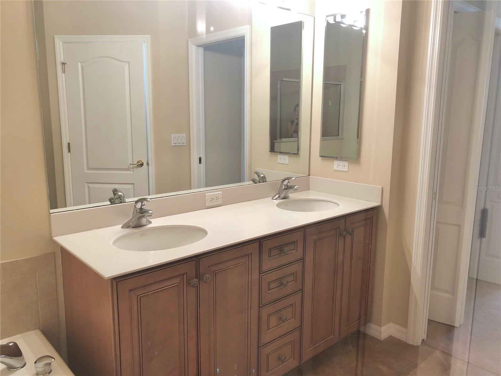 Image 17 of 35 For 3291 Midship Drive