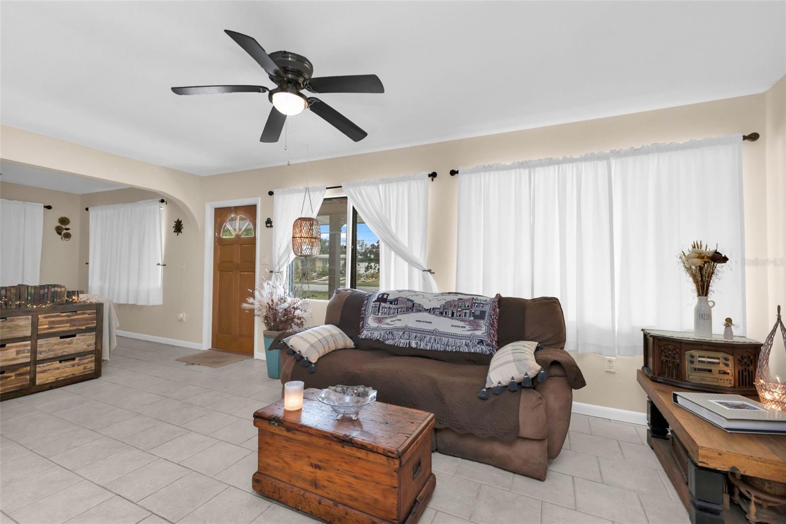 Image 2 of 39 For 3191 Easy Street