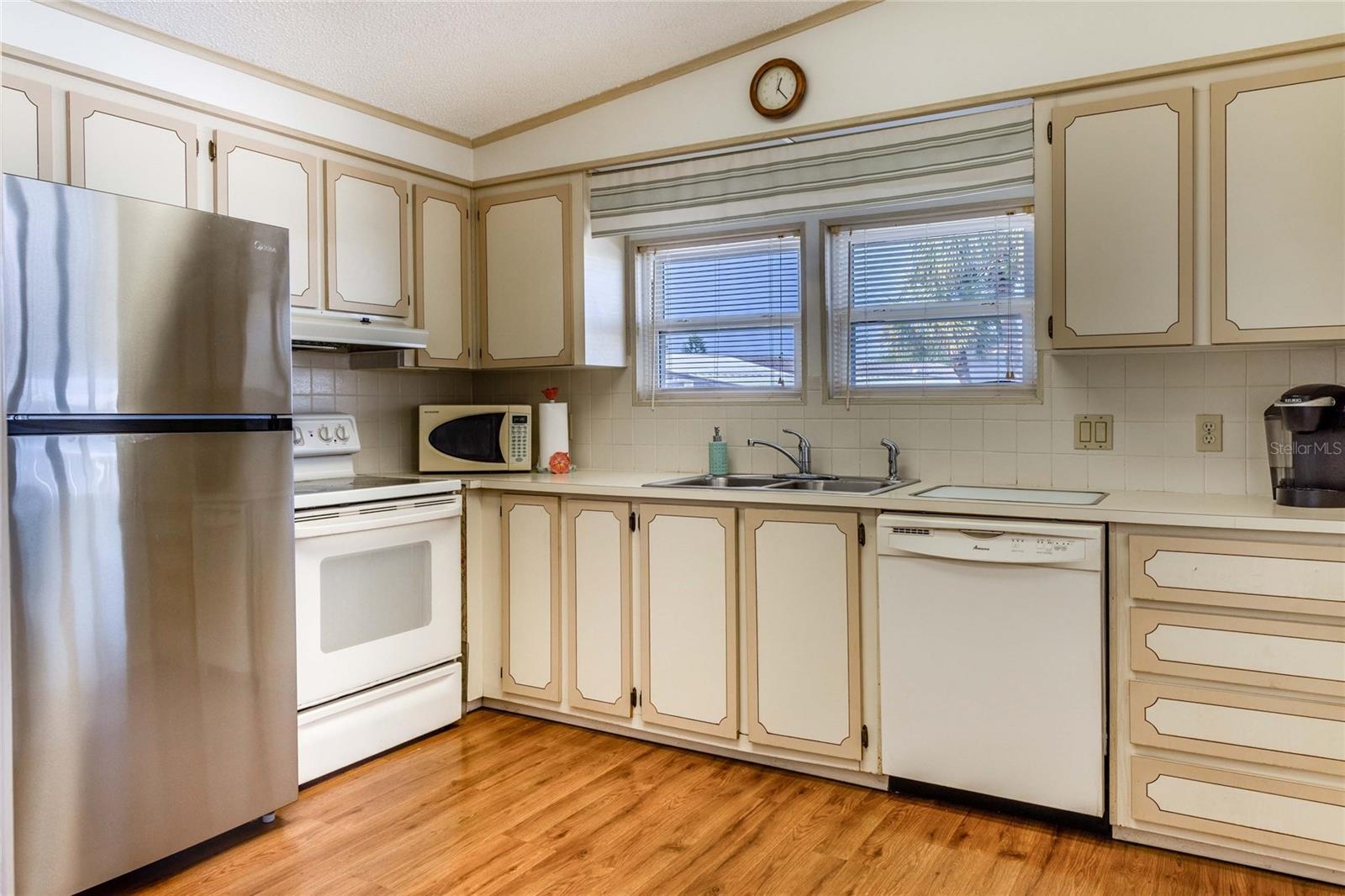 Image 15 of 43 For 2100 Kings Highway  653