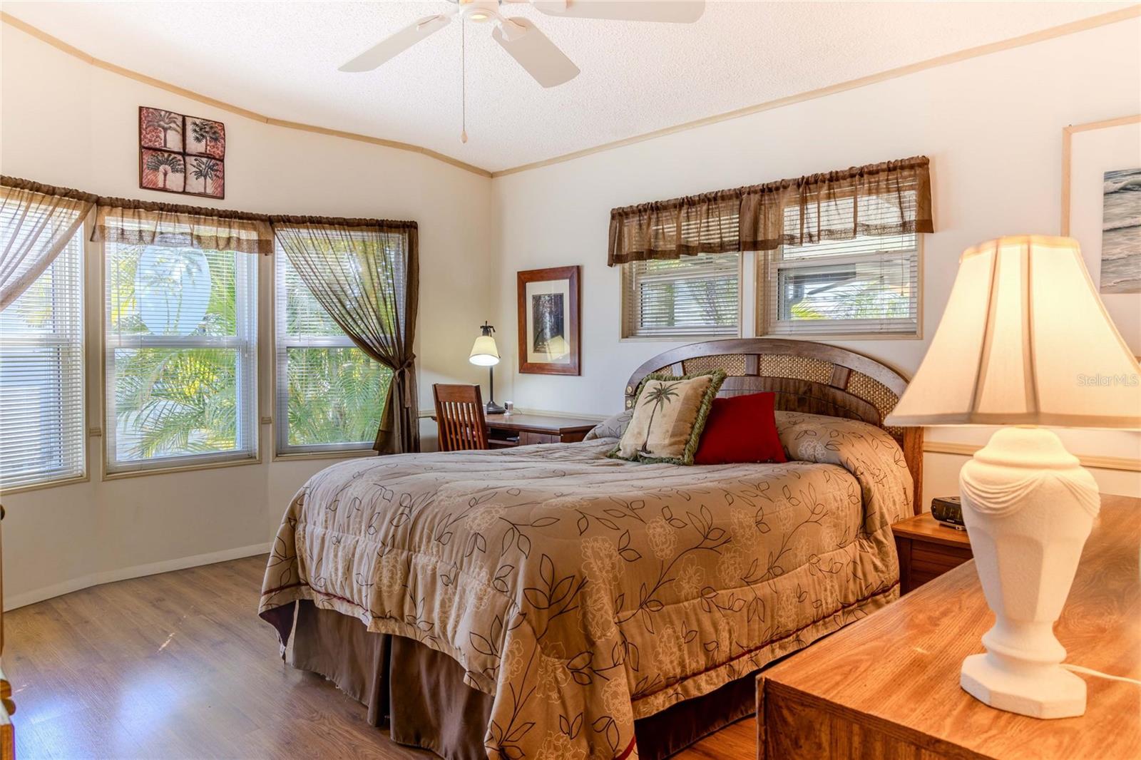 Image 17 of 43 For 2100 Kings Highway  653