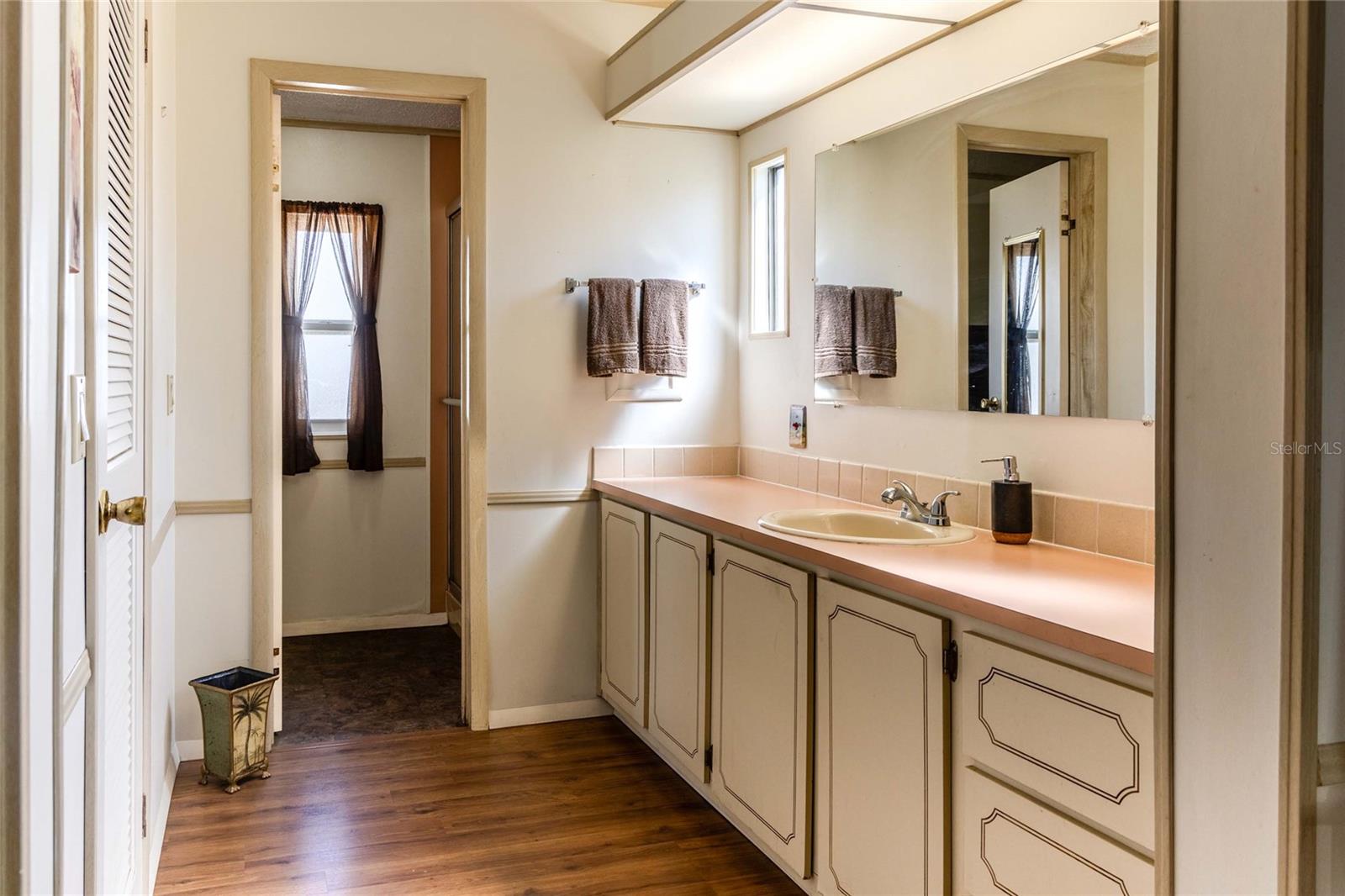 Image 21 of 43 For 2100 Kings Highway  653