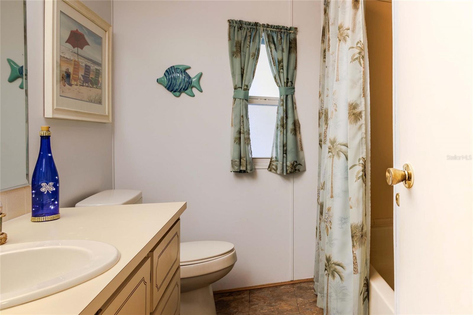 Image 27 of 43 For 2100 Kings Highway  653