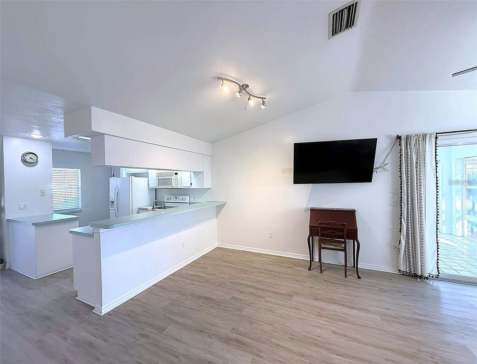 Image 16 of 43 For 504 Rose Apple Circle