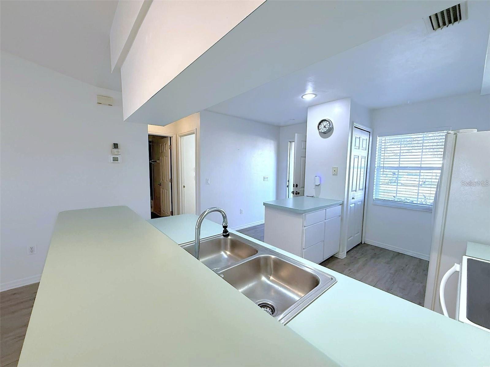 Image 17 of 43 For 504 Rose Apple Circle