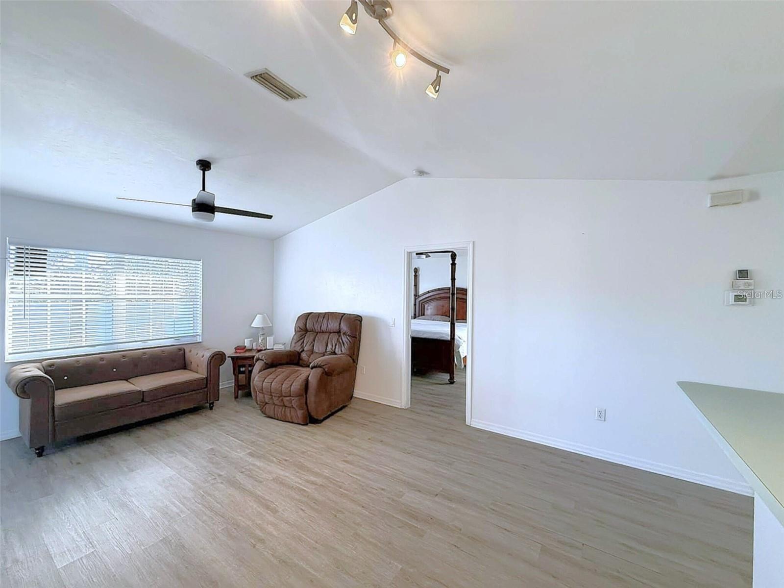 Image 19 of 43 For 504 Rose Apple Circle