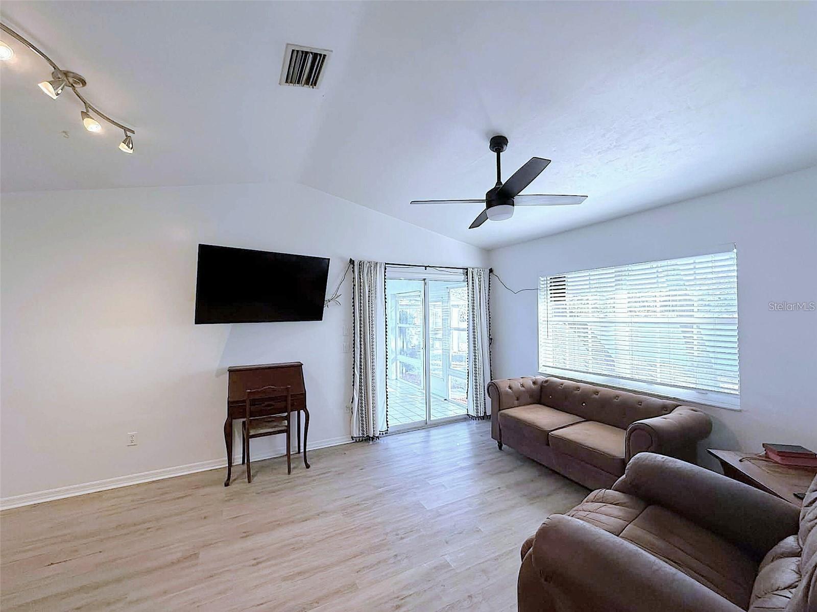 Image 20 of 43 For 504 Rose Apple Circle