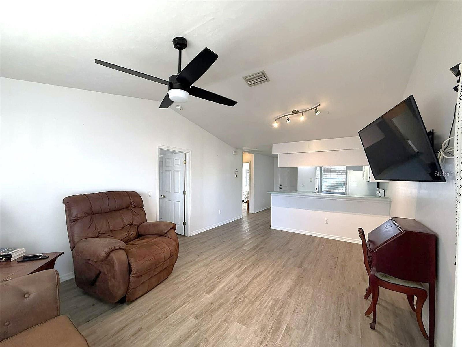 Image 21 of 43 For 504 Rose Apple Circle