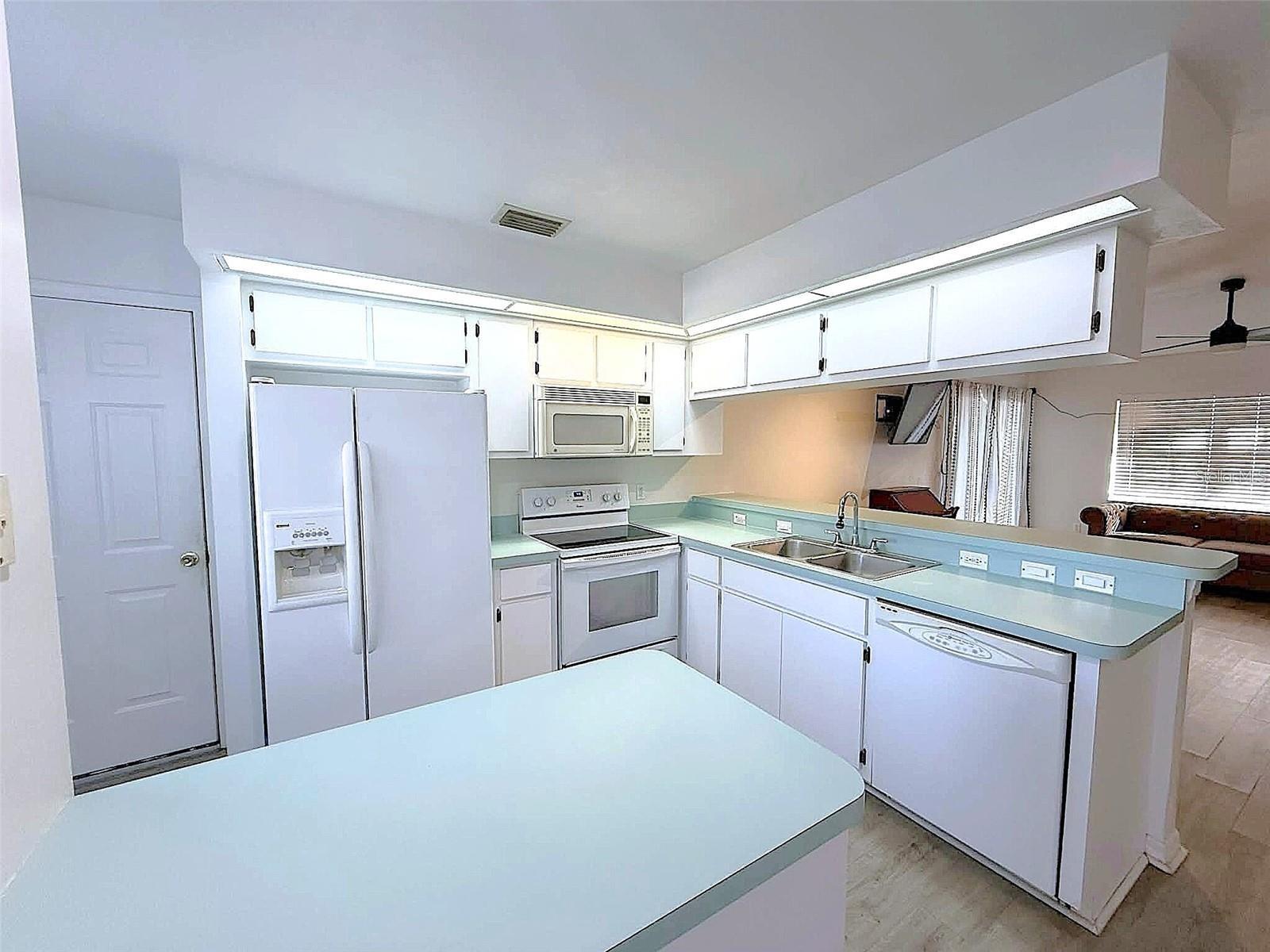 Image 4 of 43 For 504 Rose Apple Circle