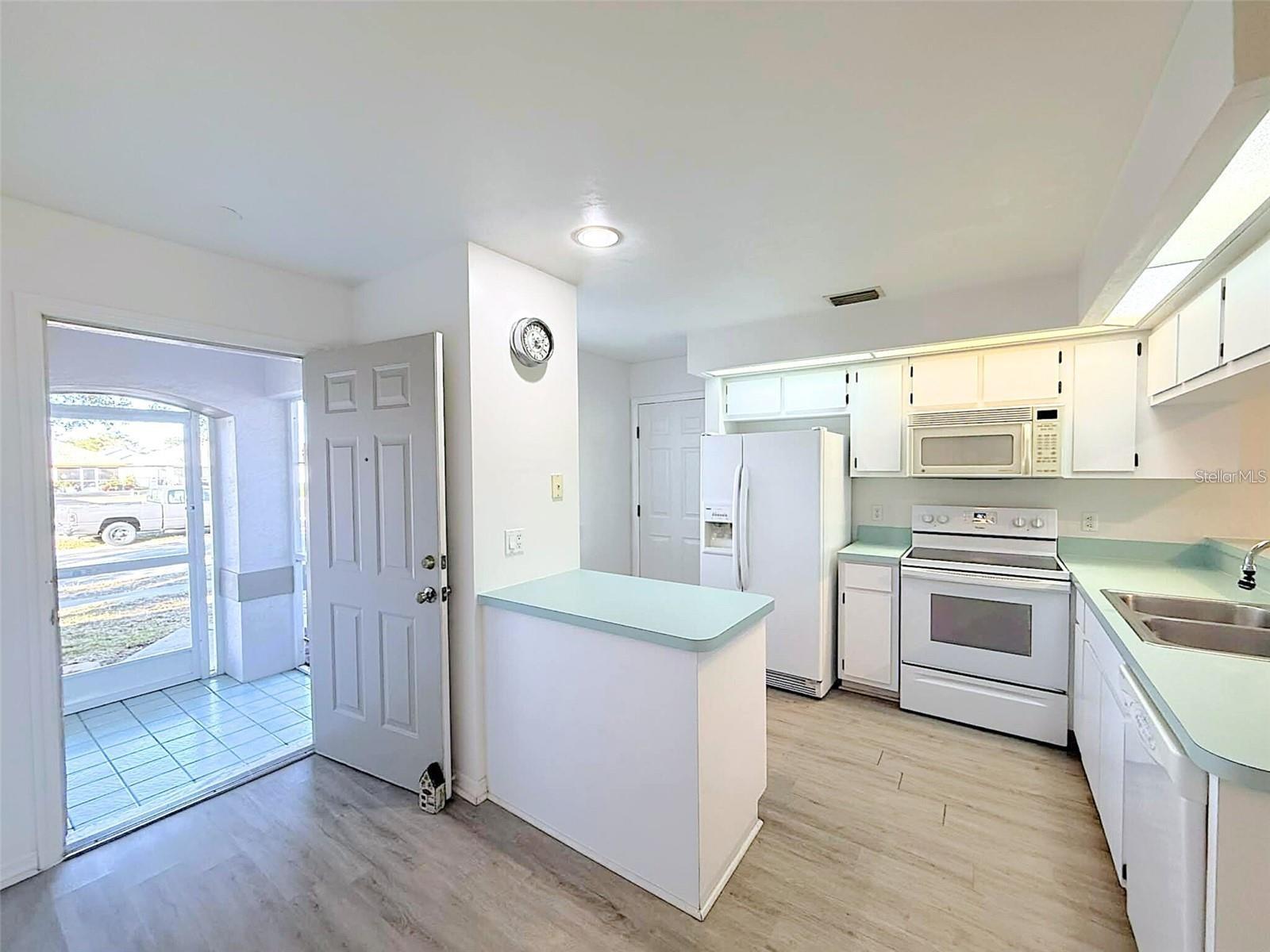 Image 7 of 43 For 504 Rose Apple Circle