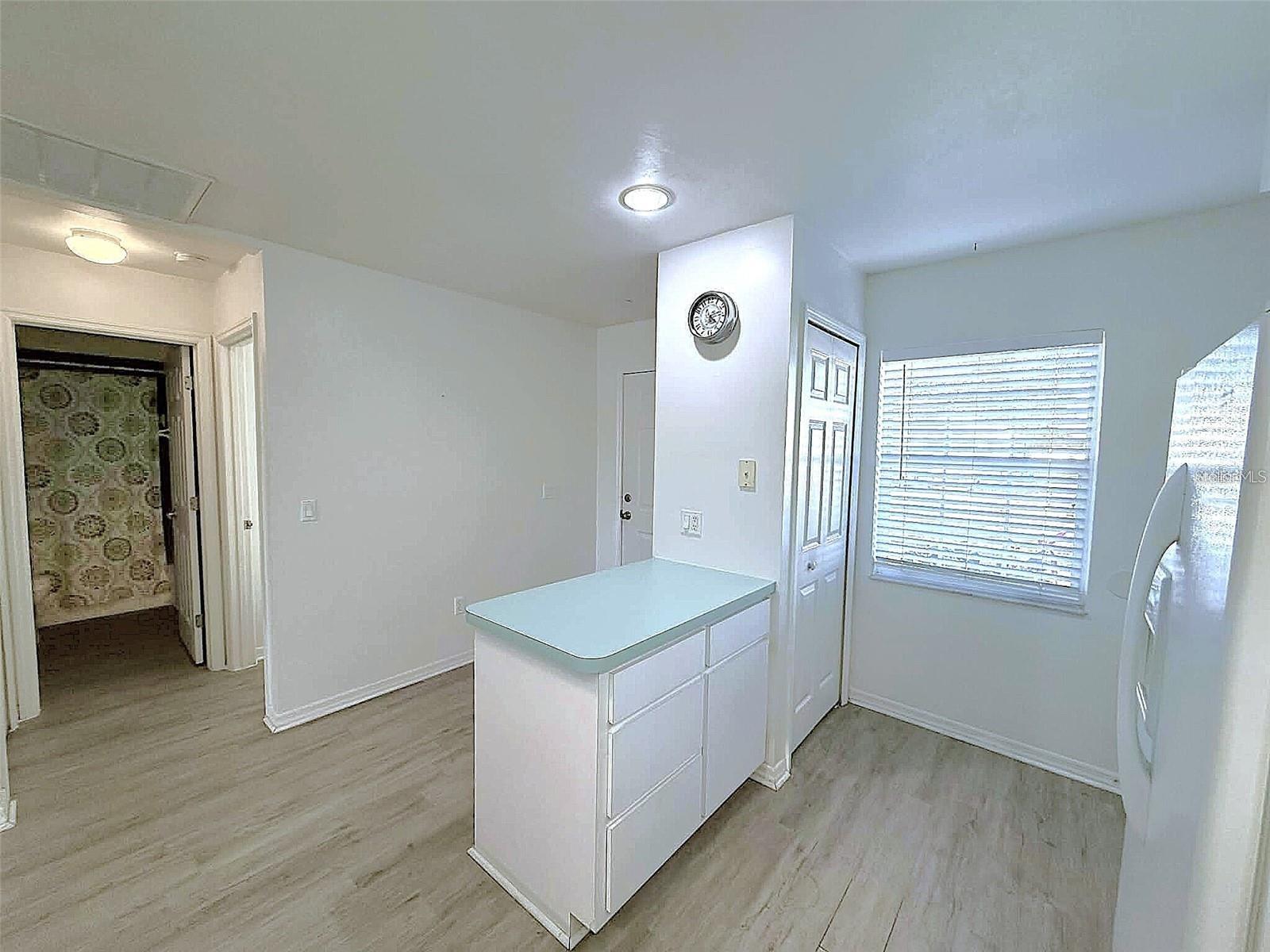 Image 9 of 43 For 504 Rose Apple Circle