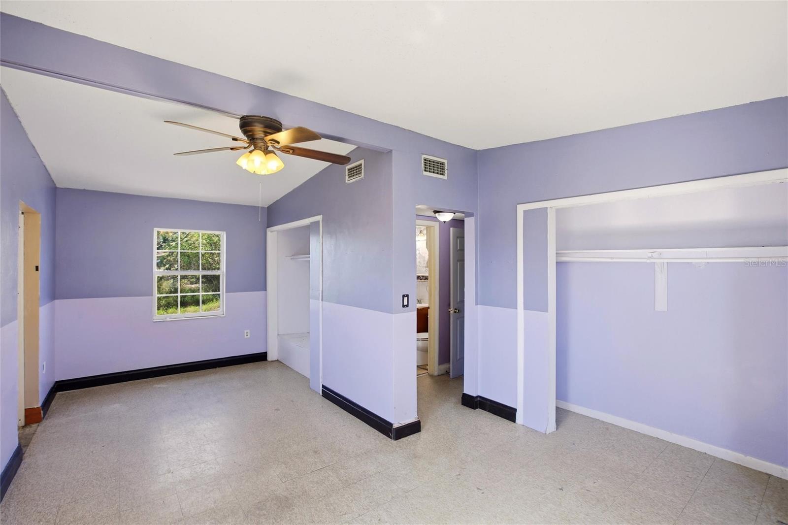 Image 13 of 35 For 21585 Olean Boulevard