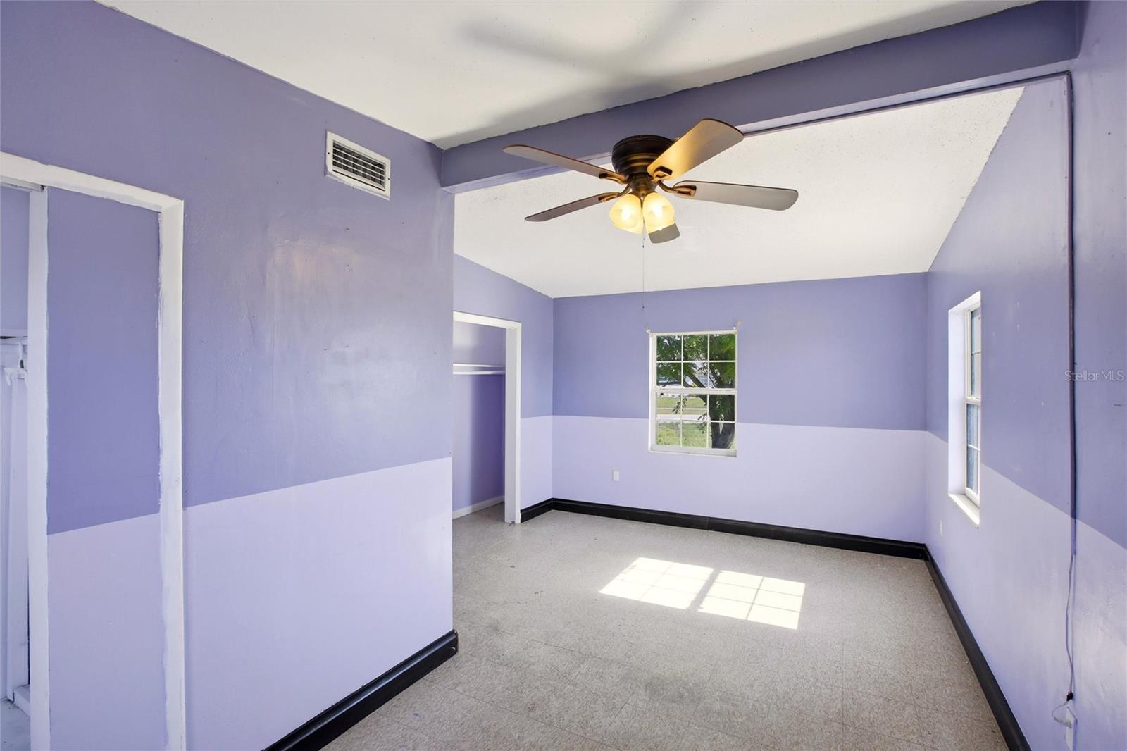 Image 14 of 35 For 21585 Olean Boulevard