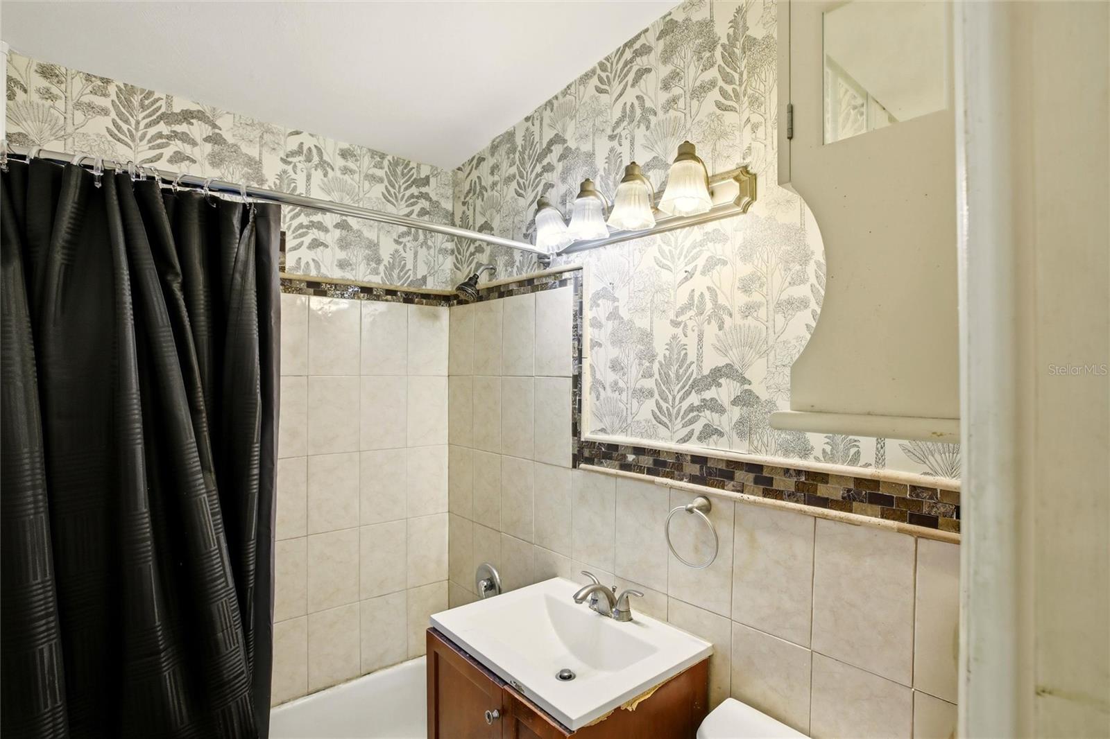 Image 15 of 35 For 21585 Olean Boulevard