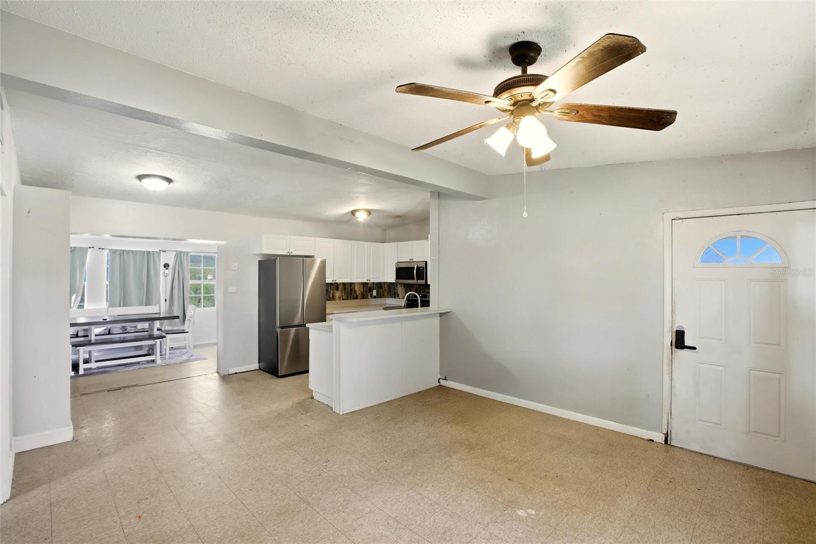 Image 3 of 35 For 21585 Olean Boulevard