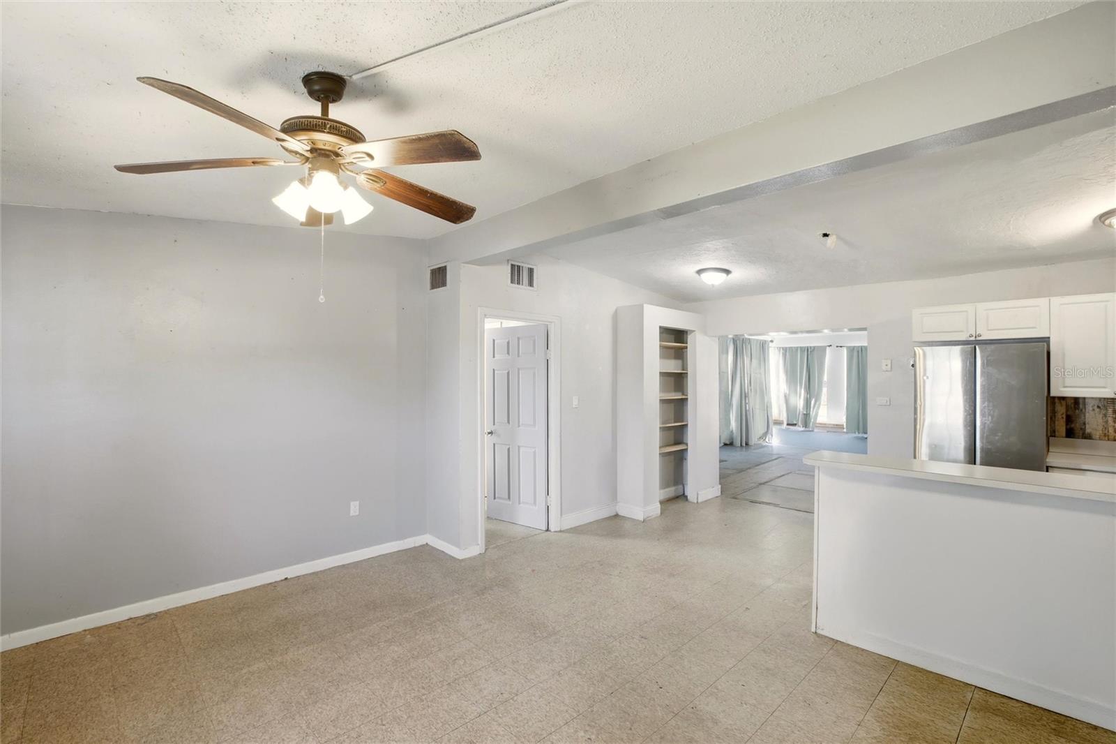 Image 4 of 35 For 21585 Olean Boulevard