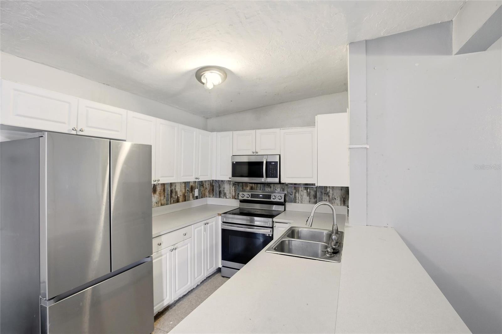 Image 6 of 35 For 21585 Olean Boulevard