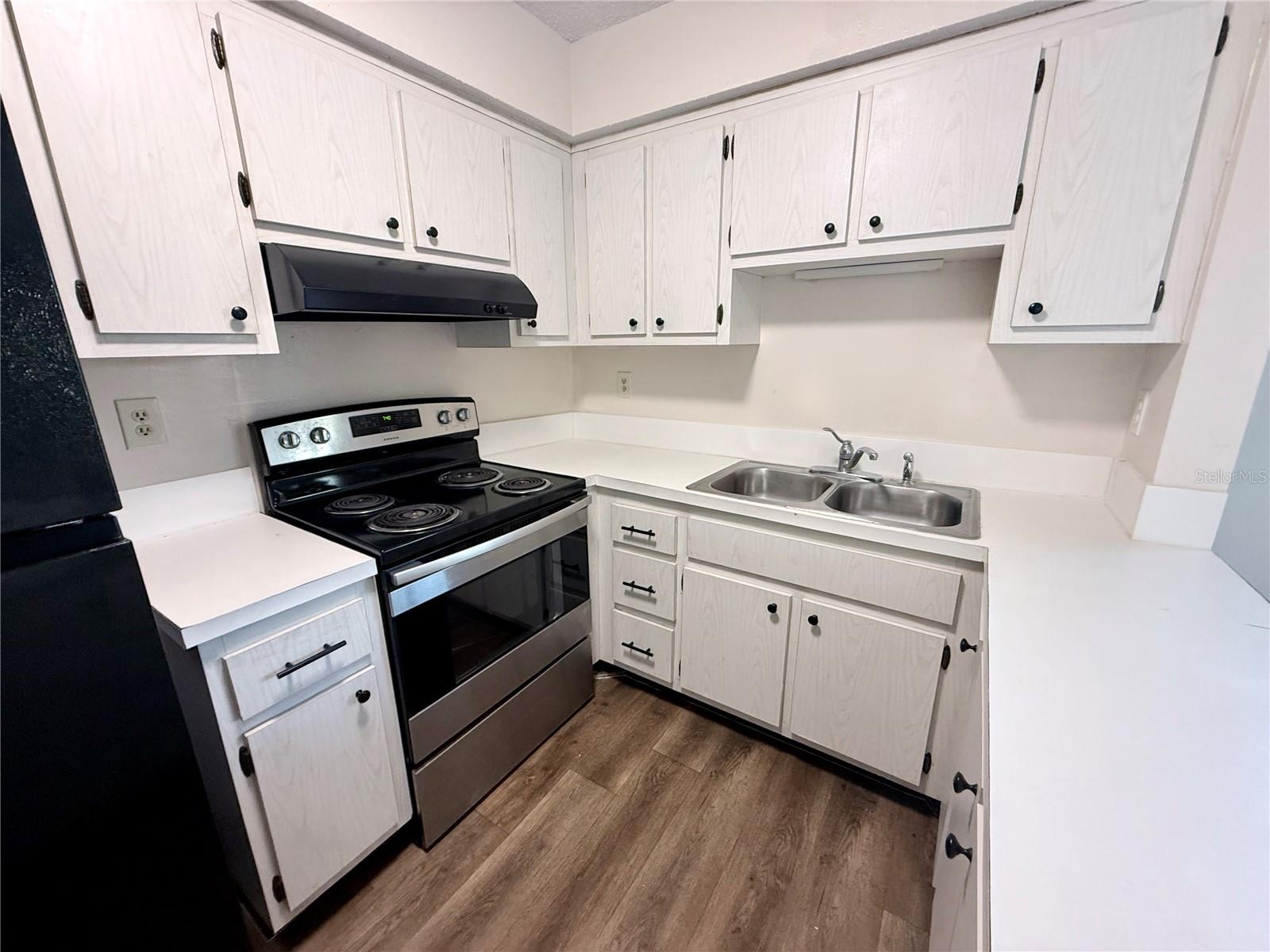 Image 3 of 5 For 21150 Gertrude Avenue F1