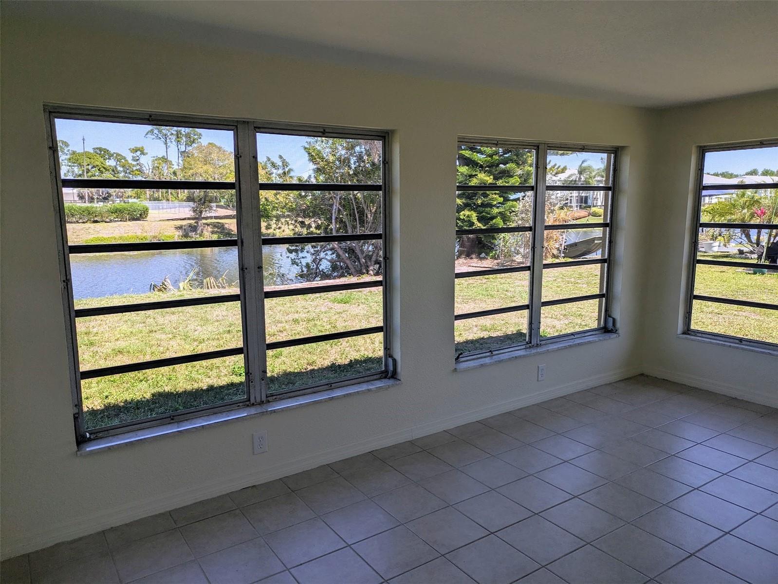 Image 11 of 18 For 5752 Espanola Avenue