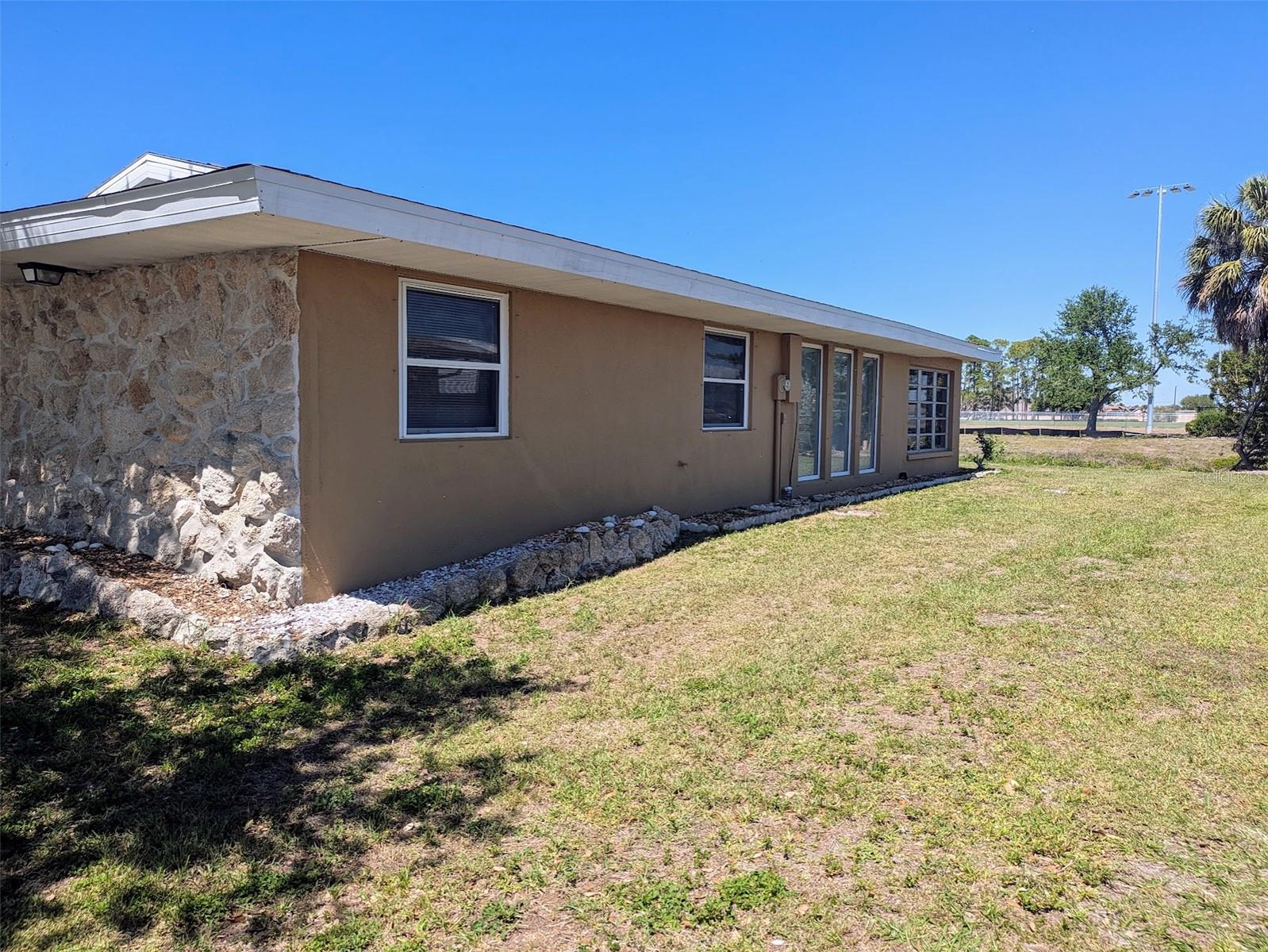 Image 5 of 18 For 5752 Espanola Avenue