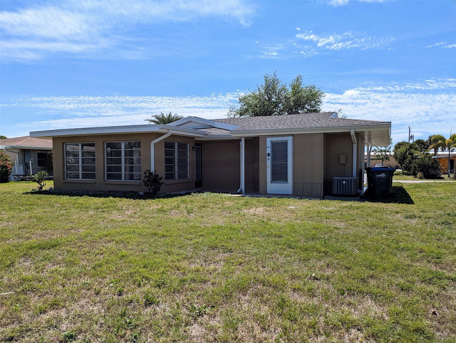 Image 6 of 18 For 5752 Espanola Avenue