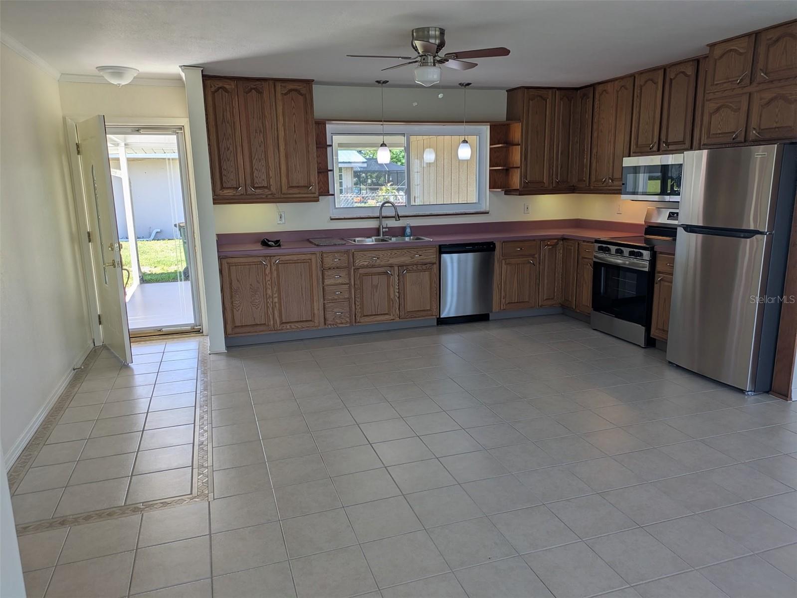 Image 8 of 18 For 5752 Espanola Avenue