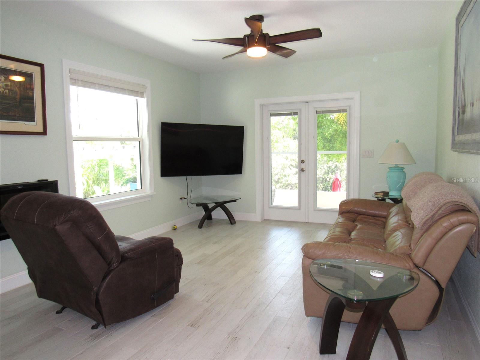 Image 15 of 50 For 2074 & 2076 Como Street