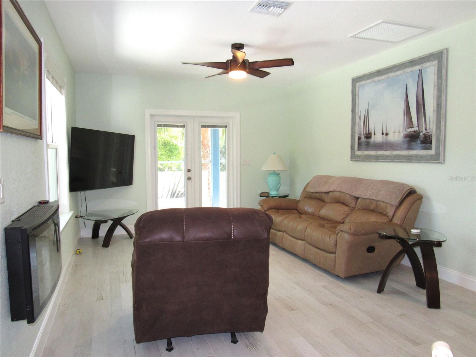 Image 16 of 50 For 2074 & 2076 Como Street