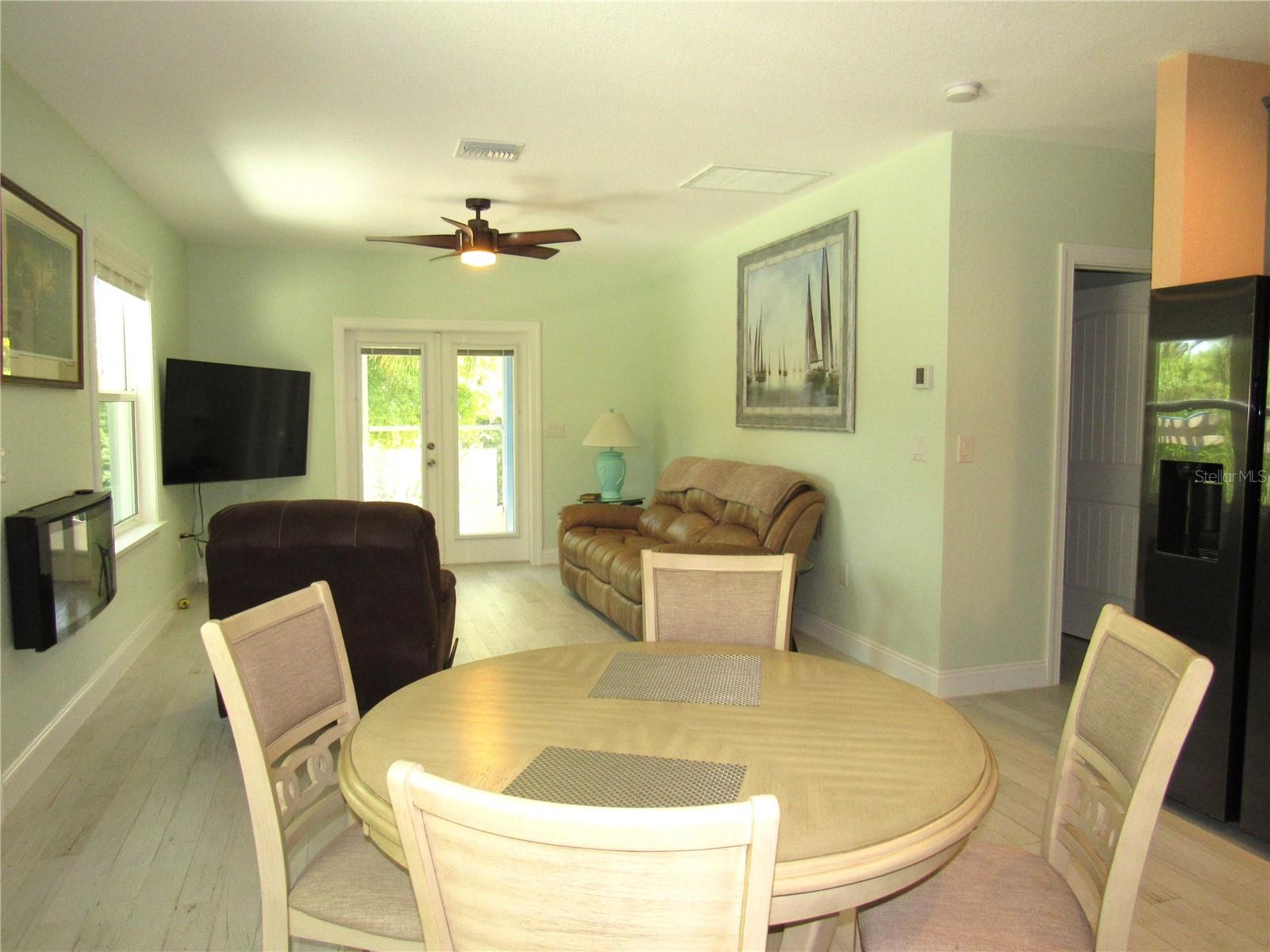 Image 17 of 50 For 2074 & 2076 Como Street