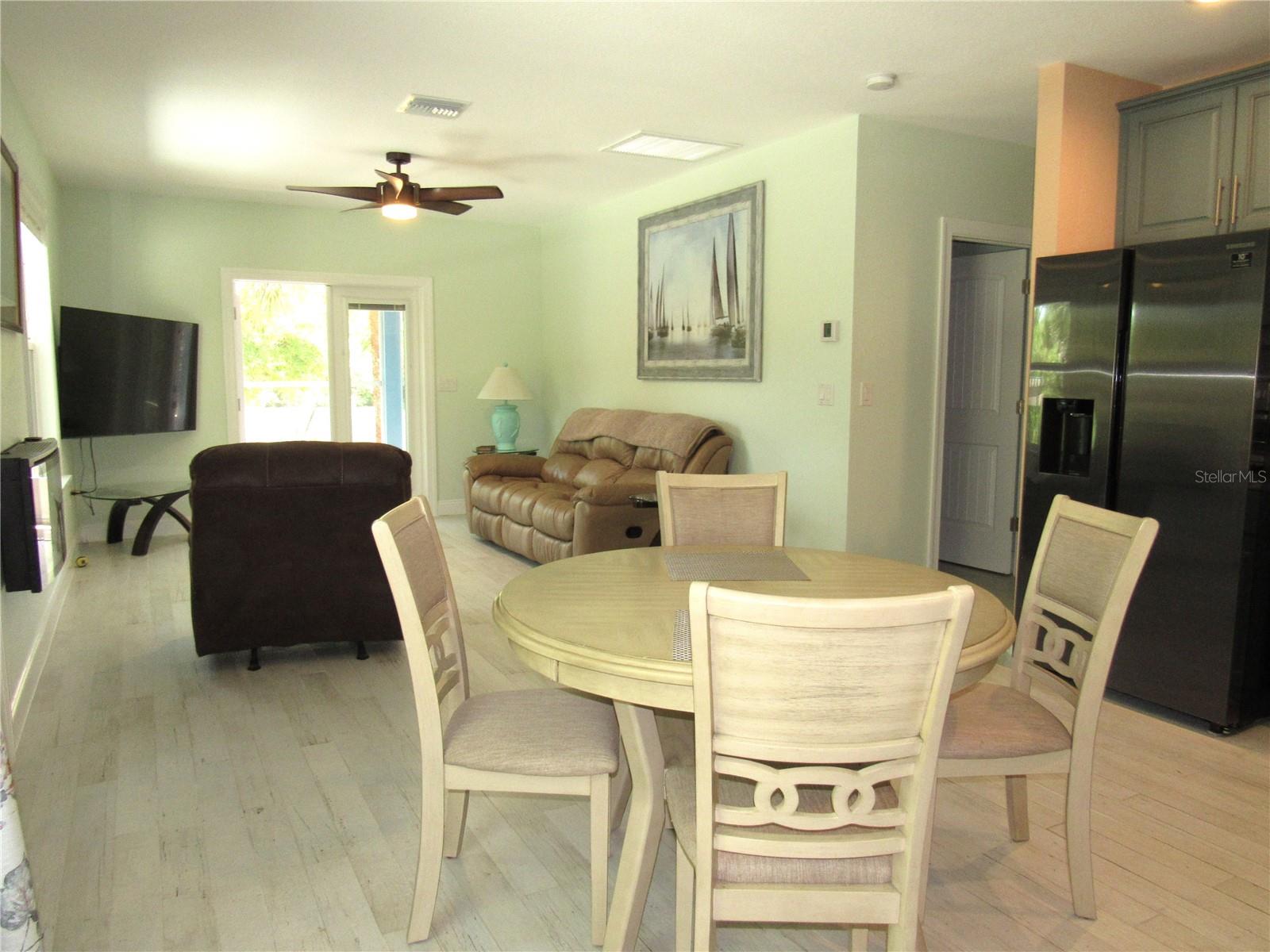 Image 18 of 50 For 2074 & 2076 Como Street