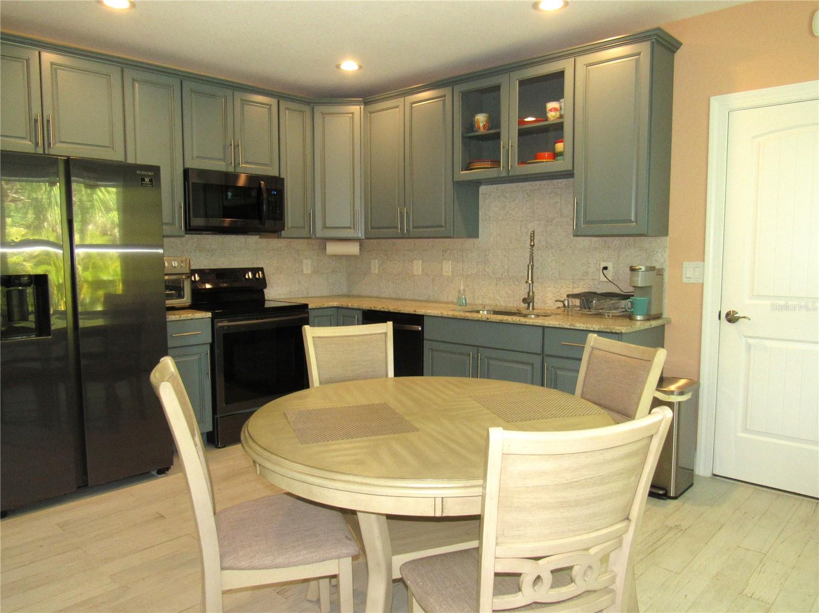 Image 19 of 50 For 2074 & 2076 Como Street