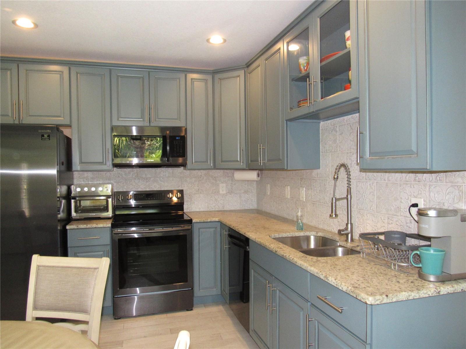 Image 20 of 50 For 2074 & 2076 Como Street