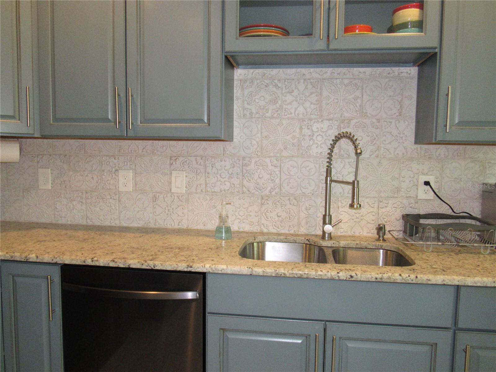 Image 21 of 50 For 2074 & 2076 Como Street