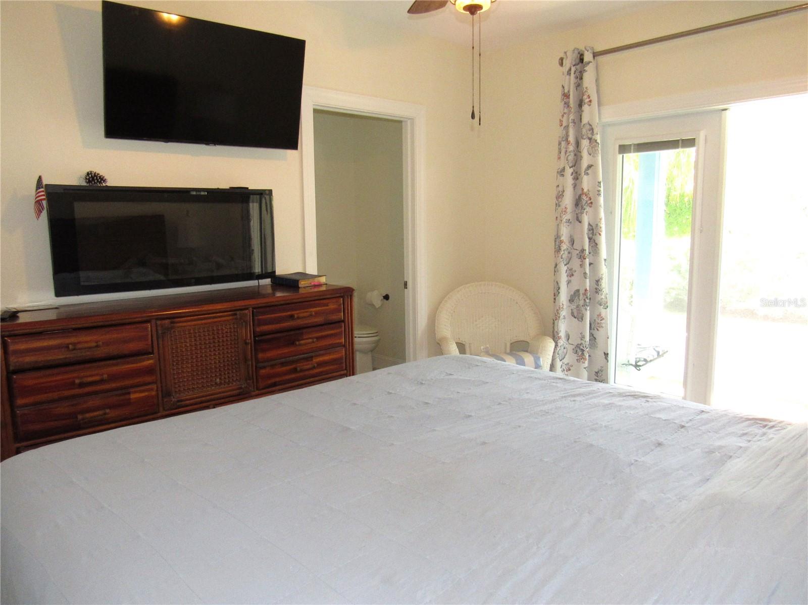 Image 24 of 50 For 2074 & 2076 Como Street