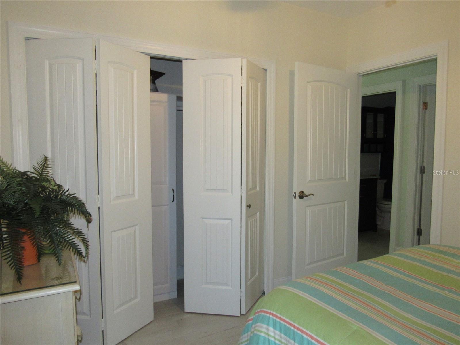 Image 29 of 50 For 2074 & 2076 Como Street