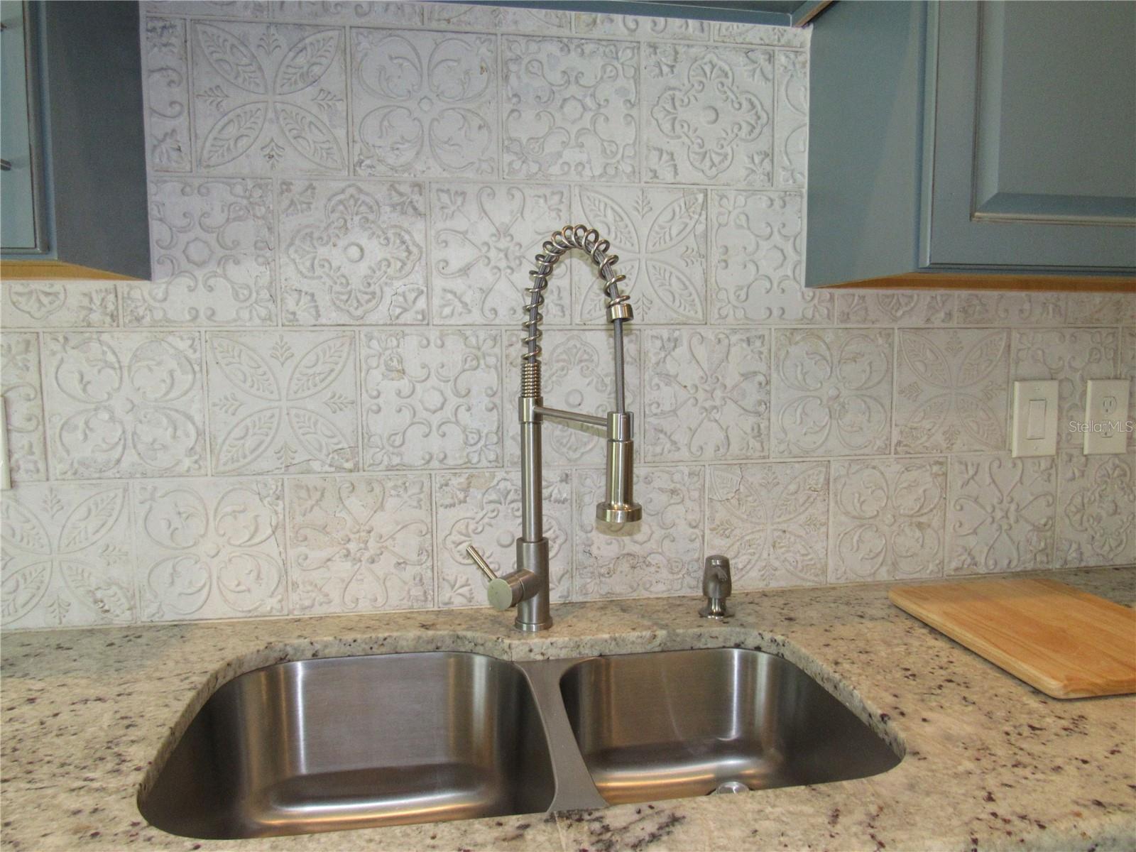 Image 35 of 50 For 2074 & 2076 Como Street