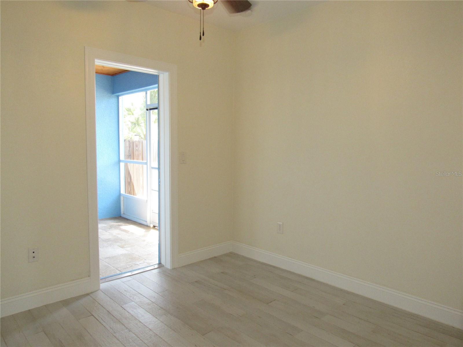 Image 36 of 50 For 2074 & 2076 Como Street