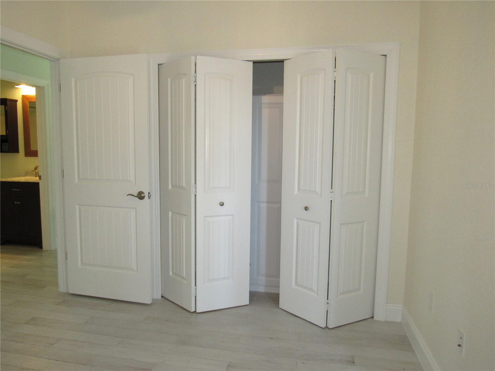 Image 37 of 50 For 2074 & 2076 Como Street