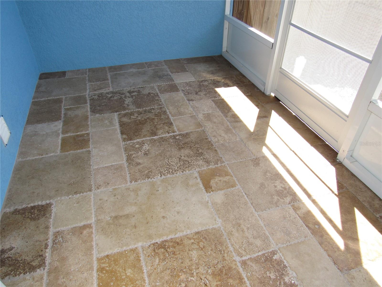 Image 38 of 50 For 2074 & 2076 Como Street