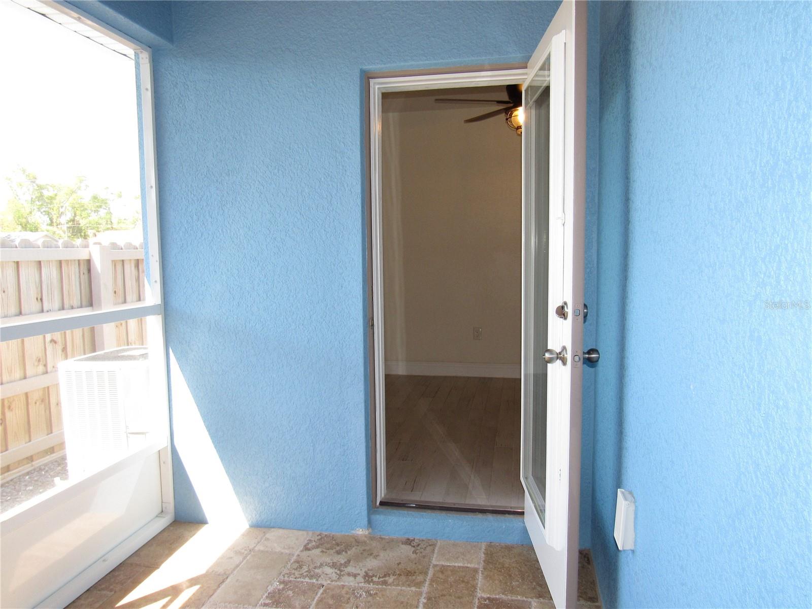 Image 39 of 50 For 2074 & 2076 Como Street