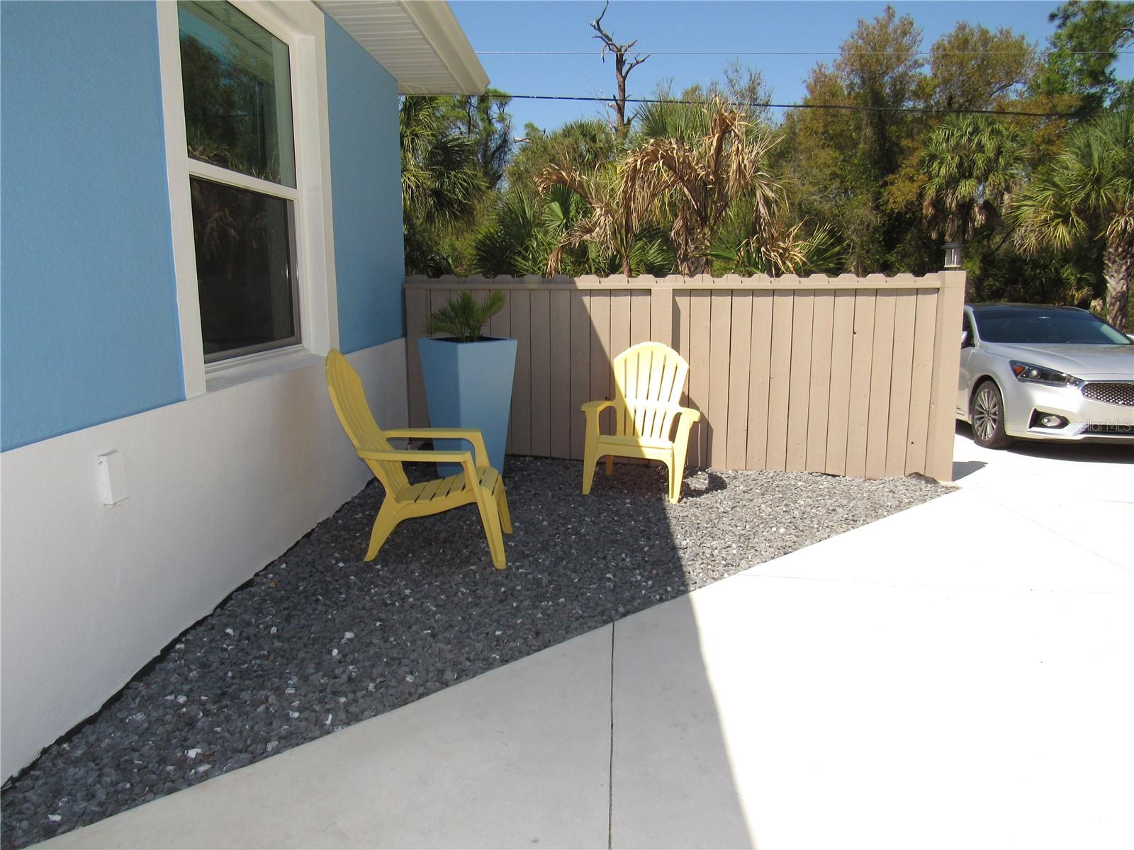 Image 42 of 50 For 2074 & 2076 Como Street