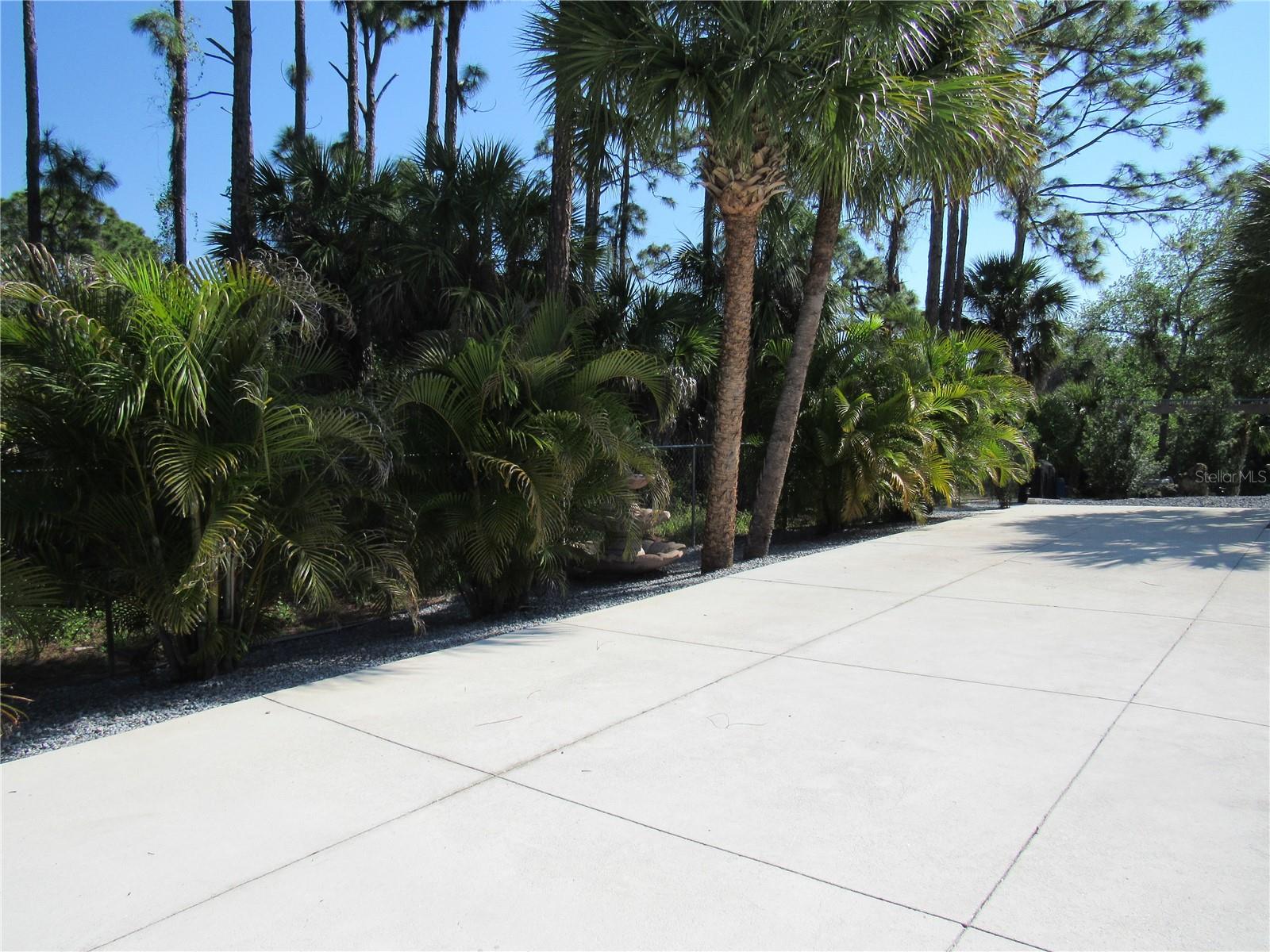 Image 6 of 50 For 2074 & 2076 Como Street